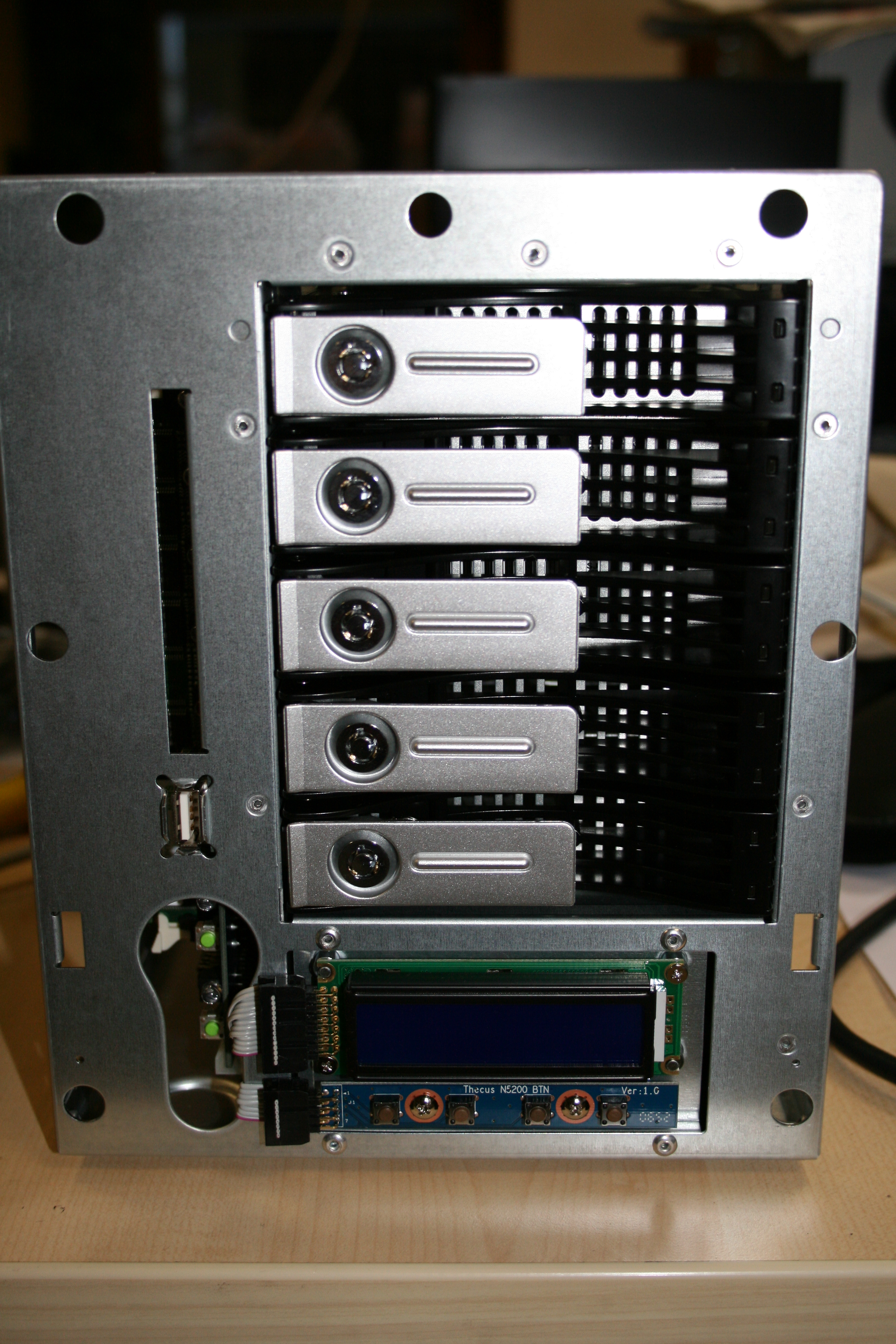 frontside of the Thecus 5200 Pro without the hood