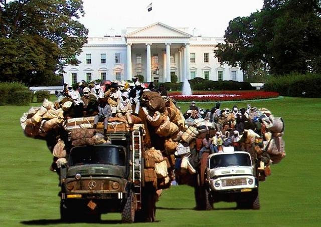 Clintons_White_House_Exit
